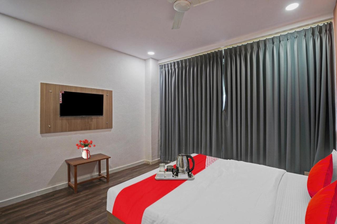 Hotel O Infinity Σουράτ Εξωτερικό φωτογραφία