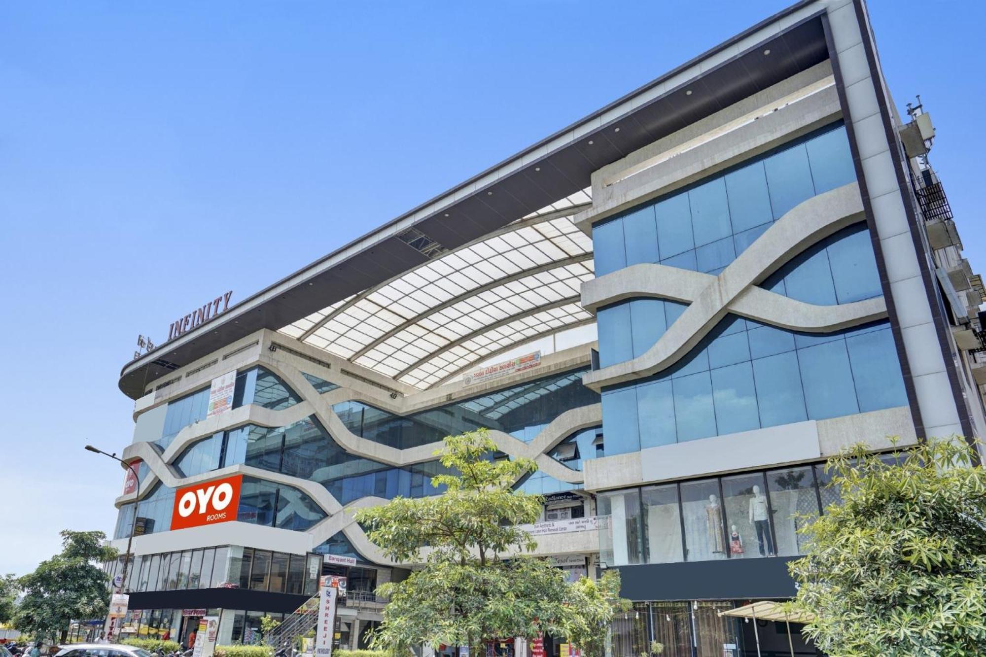 Hotel O Infinity Σουράτ Εξωτερικό φωτογραφία
